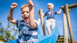 děti park children-playing-6331025 1280